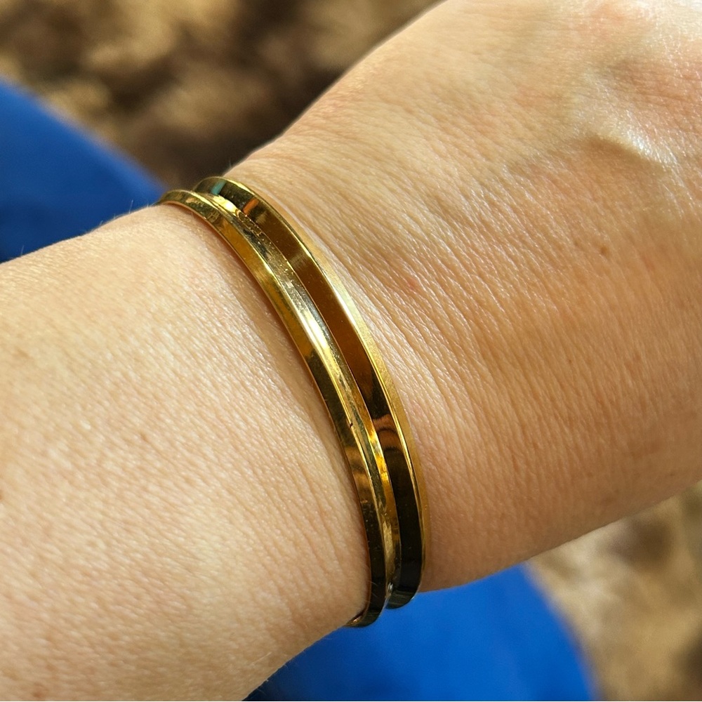 Vintage shiny gold plated cuff bracelet